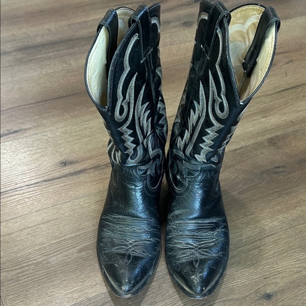 Justin Boots Black Leather Western Boots with Silver Stitching !! 8.5